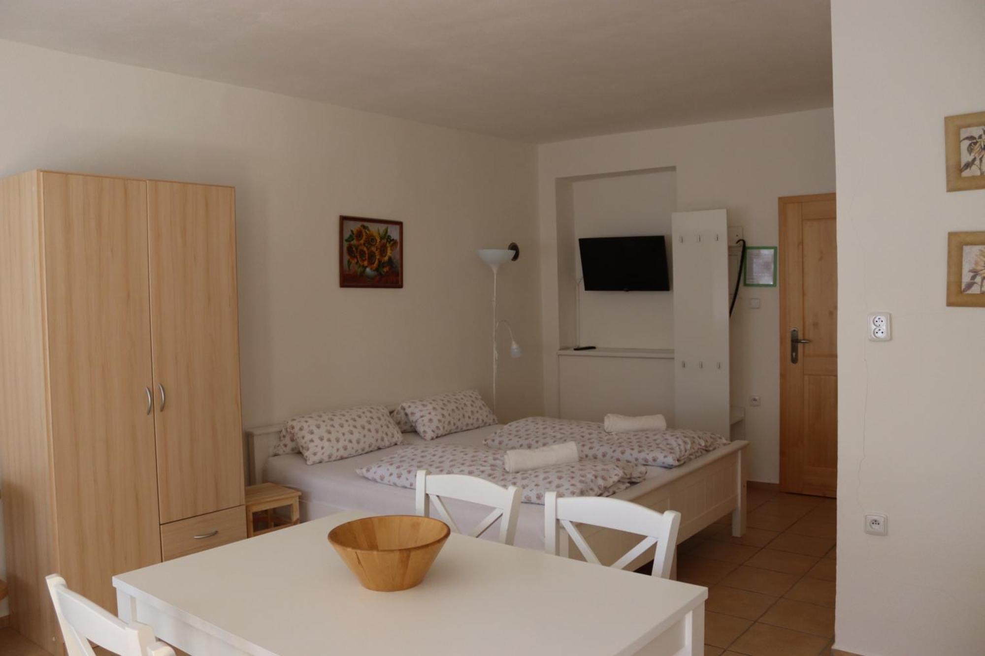 Penzion-apartmán Souček Jindřichŭv Hradec Esterno foto