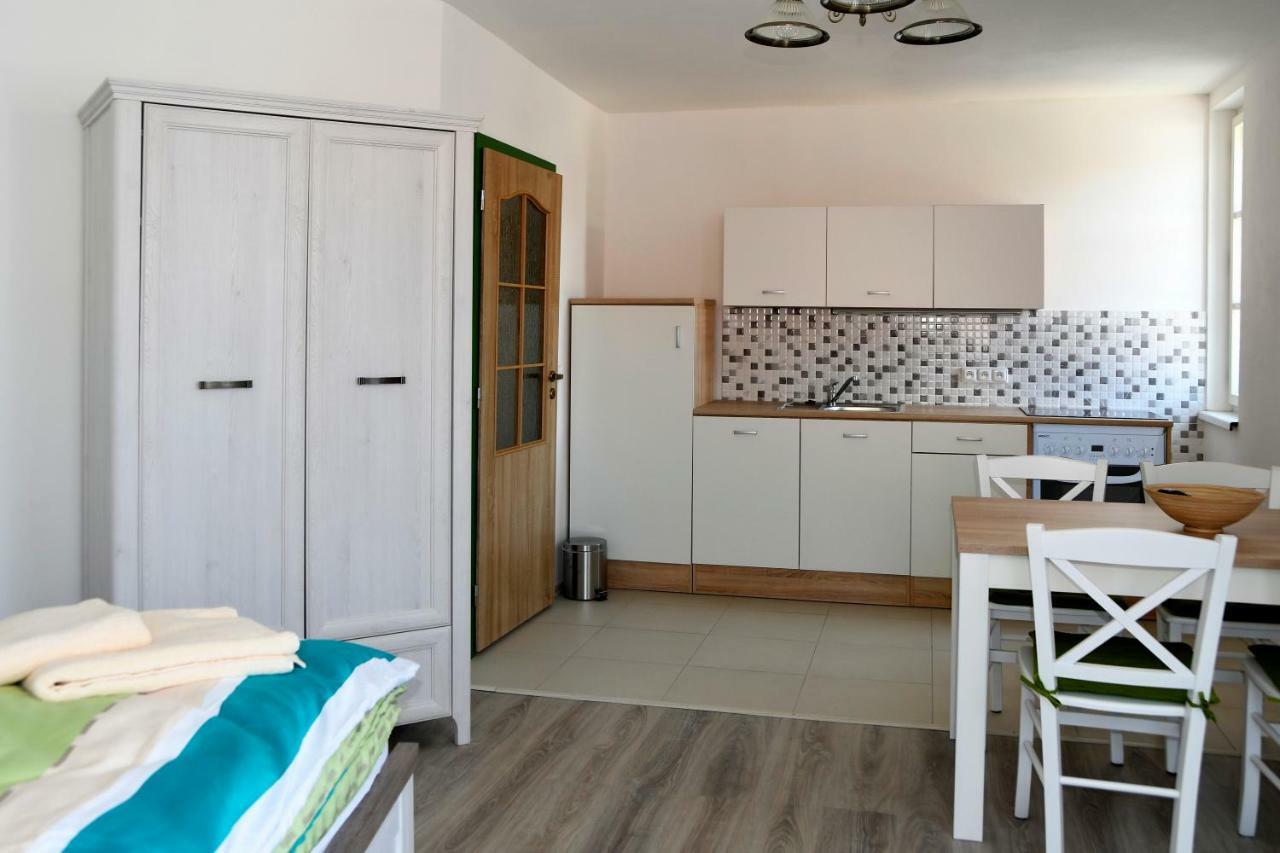 Penzion-apartmán Souček Jindřichŭv Hradec Esterno foto