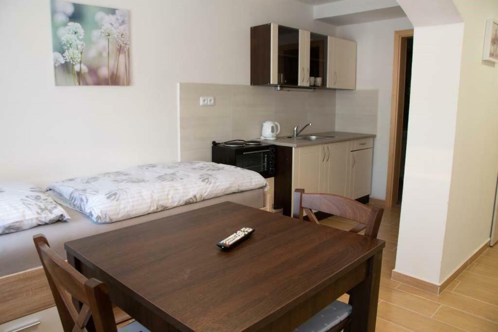 Penzion-apartmán Souček Jindřichŭv Hradec Esterno foto