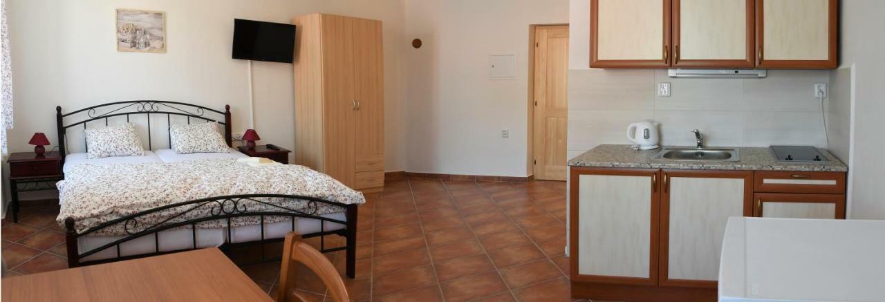 Penzion-apartmán Souček Jindřichŭv Hradec Esterno foto